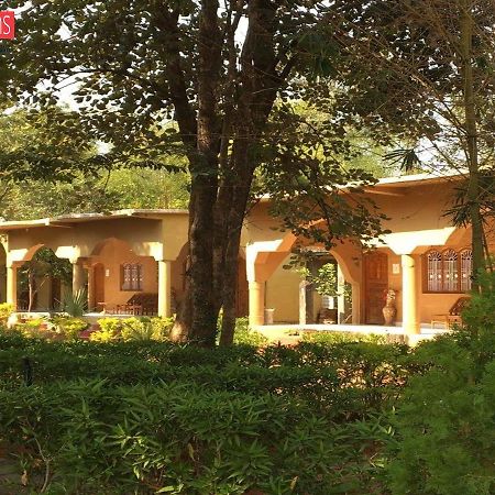 Adb Rooms Ashoka Resort Tāla Zewnętrze zdjęcie