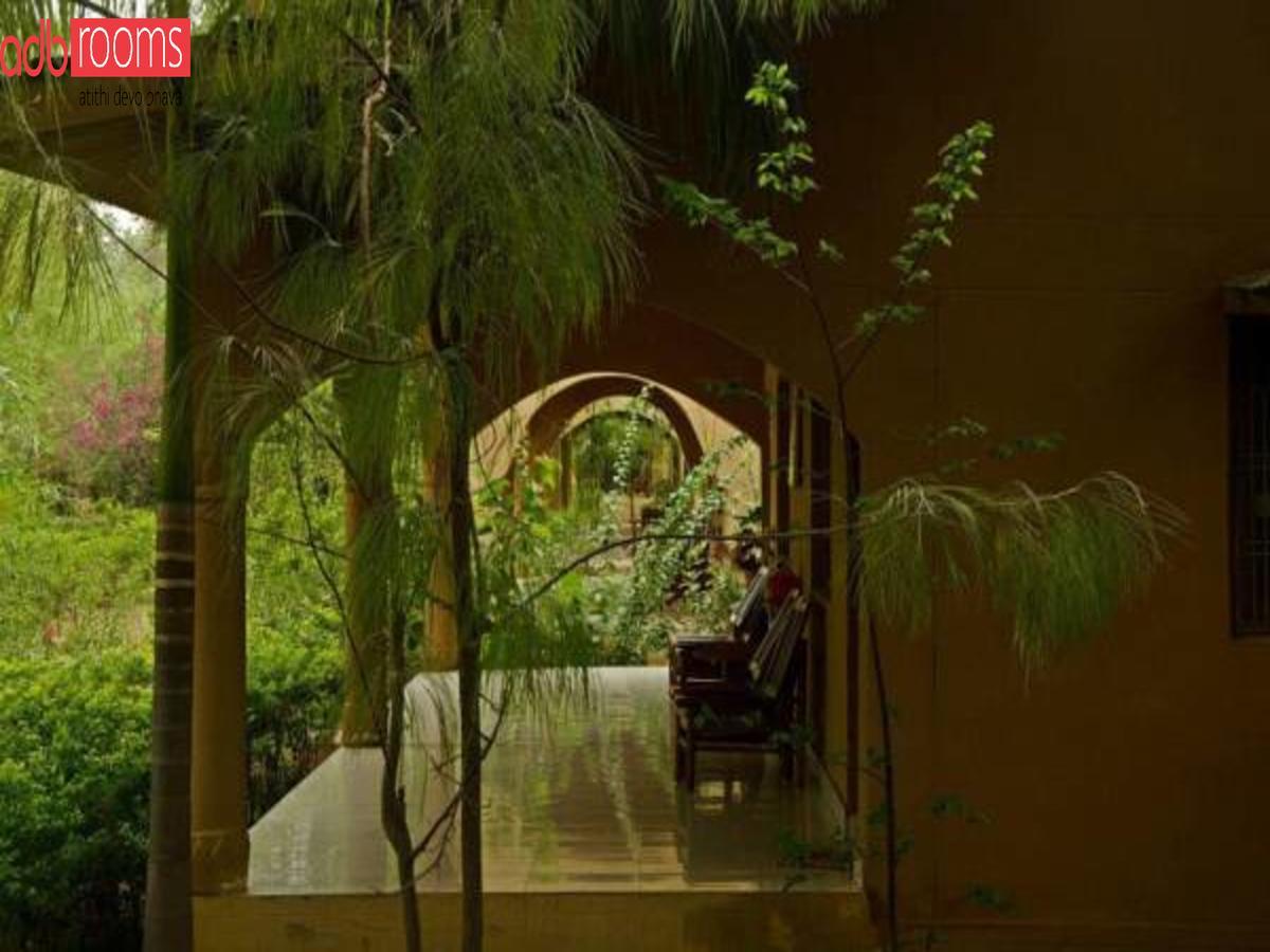 Adb Rooms Ashoka Resort Tāla Zewnętrze zdjęcie